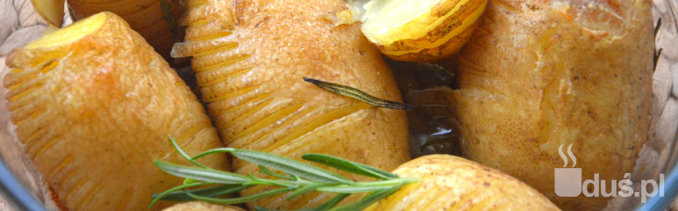 Pieczone ziemniaki z rozmarynem (hasselback)